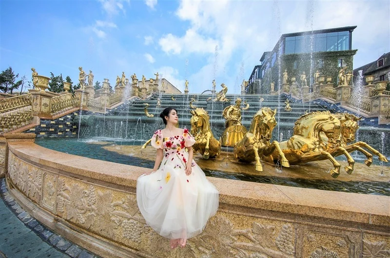 Cận cảnh Thác Thần Mặt trời đẹp ngất ngây trên đỉnh Bà Nà