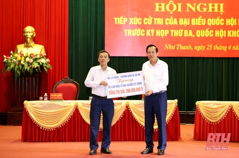 Bộ trưởng Bộ Lao động, Thương binh và Xã hội Đào Ngọc Dung cùng ĐBQH thuộc Đoàn ĐBQH tỉnh Thanh Hóa tiếp xúc cử tri huyện Như Thanh và Như Xuân