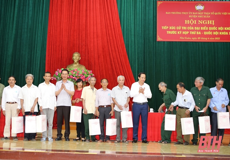 Bộ trưởng Bộ Lao động, Thương binh và Xã hội Đào Ngọc Dung cùng ĐBQH thuộc Đoàn ĐBQH tỉnh Thanh Hóa tiếp xúc cử tri huyện Như Thanh và Như Xuân
