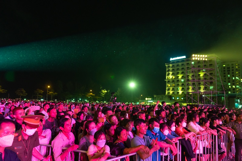 Mãn nhãn đêm nhạc trẻ & EDM SunFest tại Sầm Sơn dịp 30/4