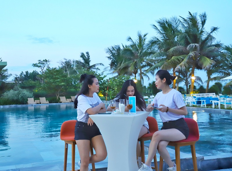 Khám phá Aqua Chill Bar tại FLC Sầm Sơn