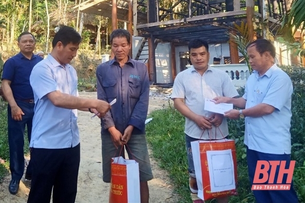 Bá Thước: Cháy 2 nhà dân ở thôn Xà Luốc