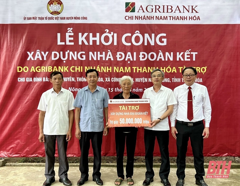 Agribank chi nhánh Nam Thanh Hóa ủng hộ kinh phí xây nhà Đại đoàn kết tặng hộ nghèo xã Công Chính