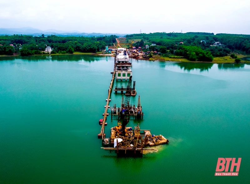 Kỳ vĩ công trình Cầu vượt hồ Yên Mỹ nhìn từ trên cao