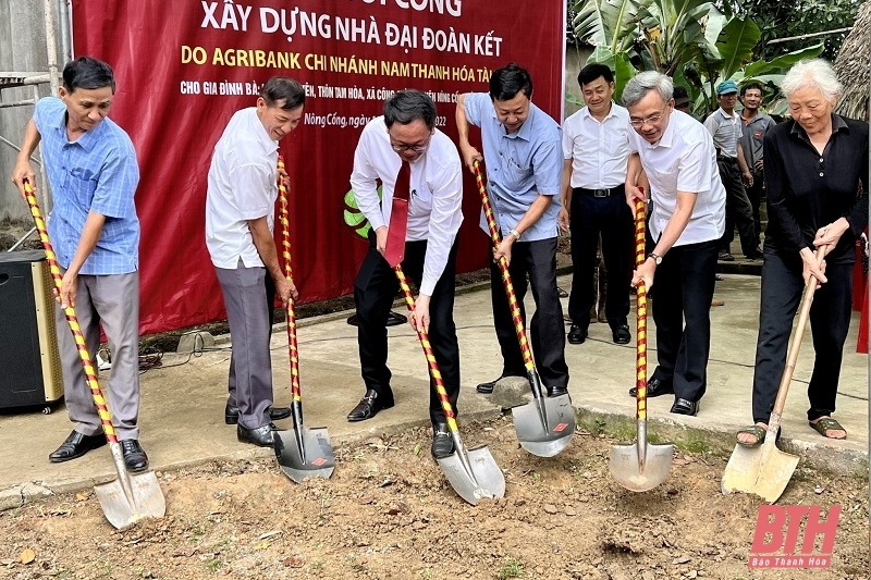 Agribank chi nhánh Nam Thanh Hóa ủng hộ kinh phí xây nhà Đại đoàn kết tặng hộ nghèo xã Công Chính