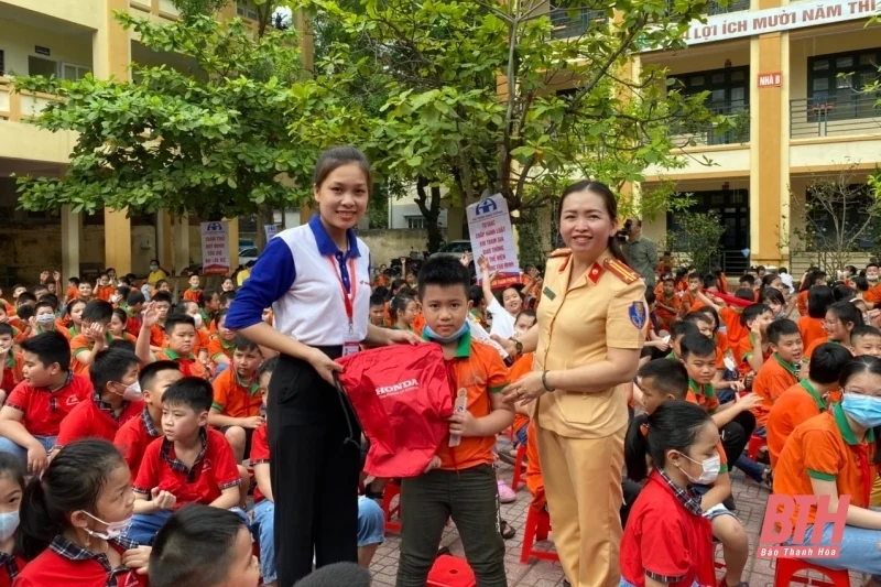 An toàn giao thông cho nụ cười trẻ thơ