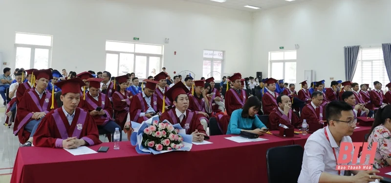 Trường Đại học Y Hà Nội trao bằng tốt nghiệp CKI, CKII hệ tập trung theo chứng chỉ tại Thanh Hoá