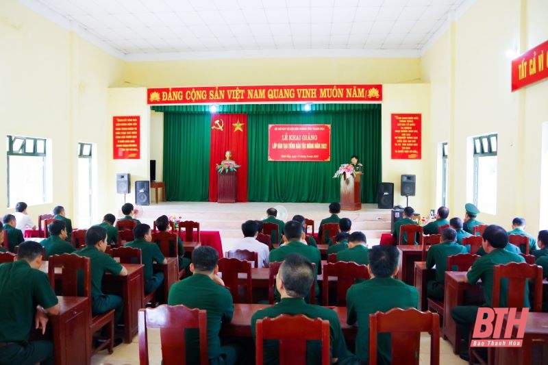 Khai giảng lớp học tiếng dân tộc Mông