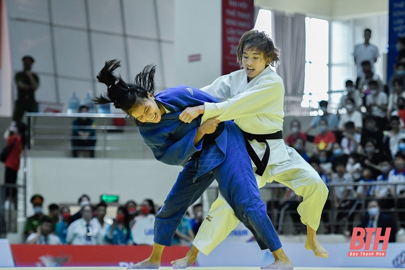 Đánh bại đối thủ đến từ Thái Lan, Hoàng Thị Tình giành HCV Judo tại SEA Games 31