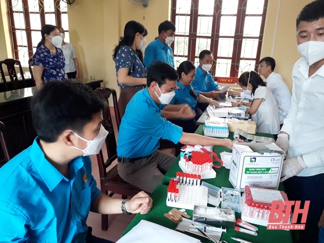 Khám sức khỏe miễn phí cho hơn 250 công nhân, viên chức, lao động huyện Nga Sơn