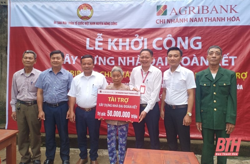 Agribank Chi nhánh Nam Thanh Hóa ủng hộ kinh phí xây nhà Đại đoàn kết tặng hộ nghèo xã Trường Trung