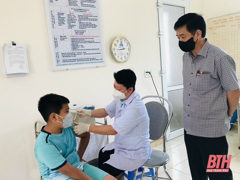 Phấn đấu hoàn thành tiêm vắc xin phòng COVID-19 mũi 3 cho người từ 18 tuổi trở lên trong quý II-2022