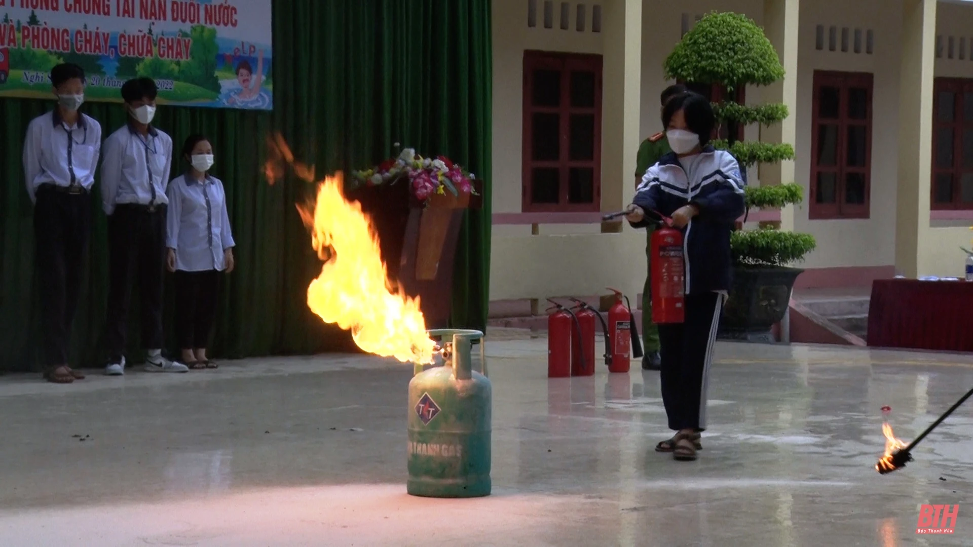Tuyên truyền kỹ năng phòng, chống tai nạn đuối nước và PCCC cho học sinh