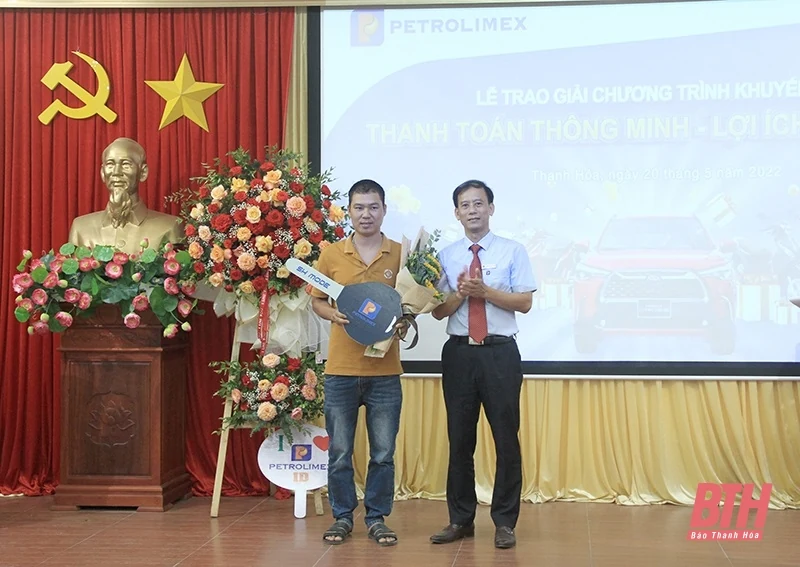 Petrolimex Thanh Hóa trao giải Chương trình “Thanh toán thông minh - Lợi ích đồng hành”