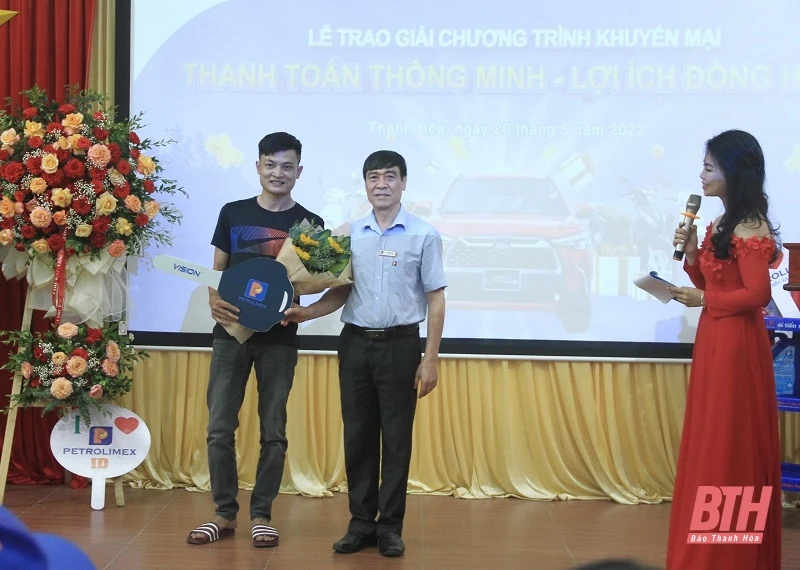 Petrolimex Thanh Hóa trao giải Chương trình “Thanh toán thông minh - Lợi ích đồng hành”