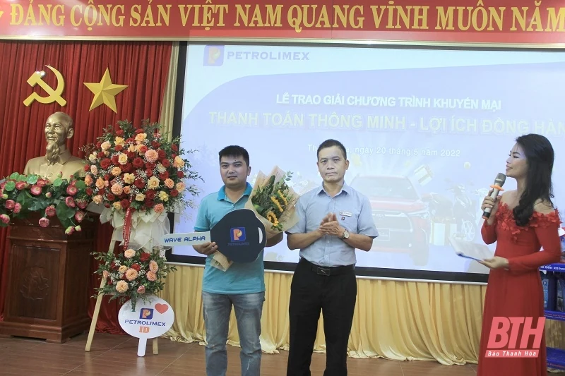 Petrolimex Thanh Hóa trao giải Chương trình “Thanh toán thông minh - Lợi ích đồng hành”