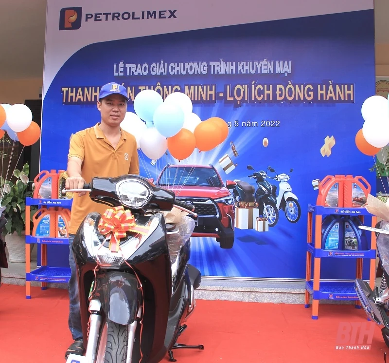 Petrolimex Thanh Hóa trao giải Chương trình “Thanh toán thông minh - Lợi ích đồng hành”