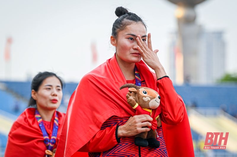 Quách Thị Lan bật khóc trên bục nhận huy chương vàng cá nhân SEA Games đầu tiên trong sự nghiệp