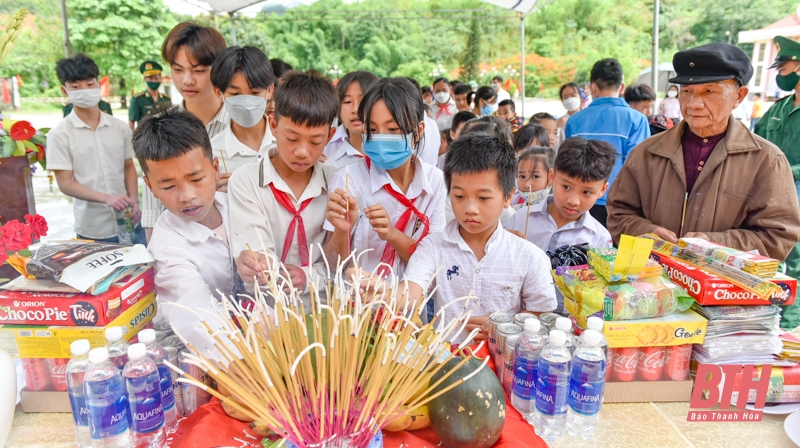 Lễ đón nhận hài cốt liệt sĩ quân tình nguyện và chuyên gia Việt Nam hy sinh tại Nước CHDCND Lào ở Cửa khẩu Quốc tế Na Mèo