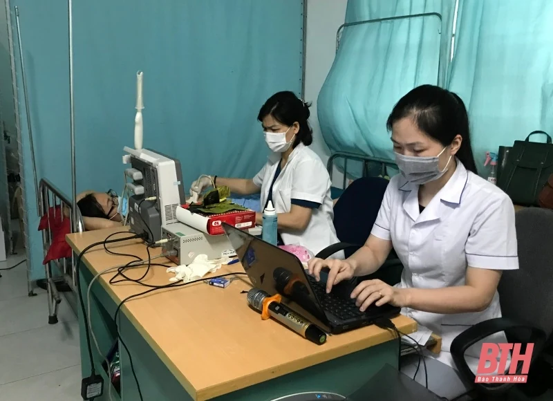 Truyền thông, tư vấn và khám chuyên khoa cho nữ công nhân, lao động Công ty CP May xuất nhập khẩu Vạn Lợi