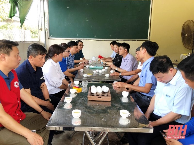 Thăm hỏi, chia buồn với gia đình học sinh bị đuối nước tại huyện Quảng Xương
