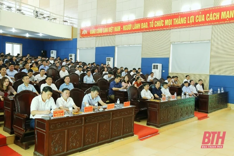 Phó Bí thư Thường trực Tỉnh ủy, Trưởng đoàn ĐBQH tỉnh Lại Thế Nguyên tiếp xúc cử tri huyện Ngọc Lặc
