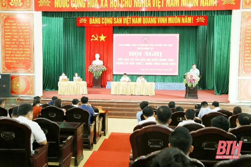 Phó Bí thư Thường trực Tỉnh ủy, Trưởng đoàn ĐBQH tỉnh Lại Thế Nguyên tiếp xúc cử tri huyện Ngọc Lặc