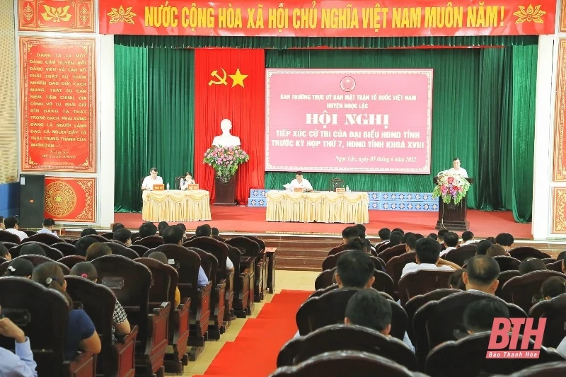 Phó Bí thư Thường trực Tỉnh ủy, Trưởng đoàn ĐBQH tỉnh Lại Thế Nguyên tiếp xúc cử tri huyện Ngọc Lặc