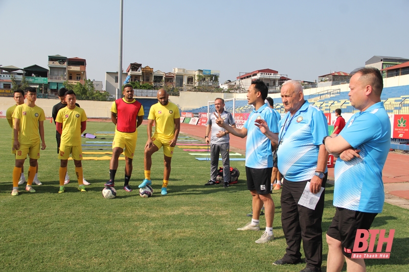 Đông Á Thanh Hóa bận rộn với loạt trận giao hữu sẵn sàng cho V.League - 1 trở lại vào tháng 7-2022