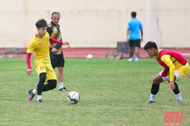 Đông Á Thanh Hóa bận rộn với loạt trận giao hữu sẵn sàng cho V.League - 1 trở lại vào tháng 7-2022