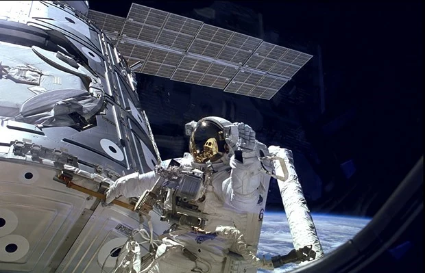 NASA chi hàng tỷ USD phát triển bộ đồ vũ trụ mới đa dụng hơn