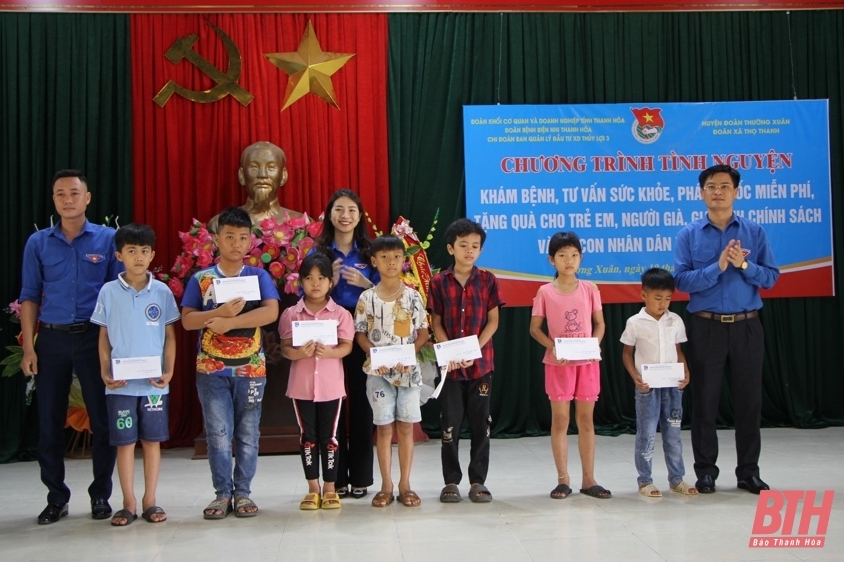 Đoàn Khối Cơ quan và Doanh nghiệp tỉnh tổ chức chương trình tình nguyện tại huyện Thường Xuân