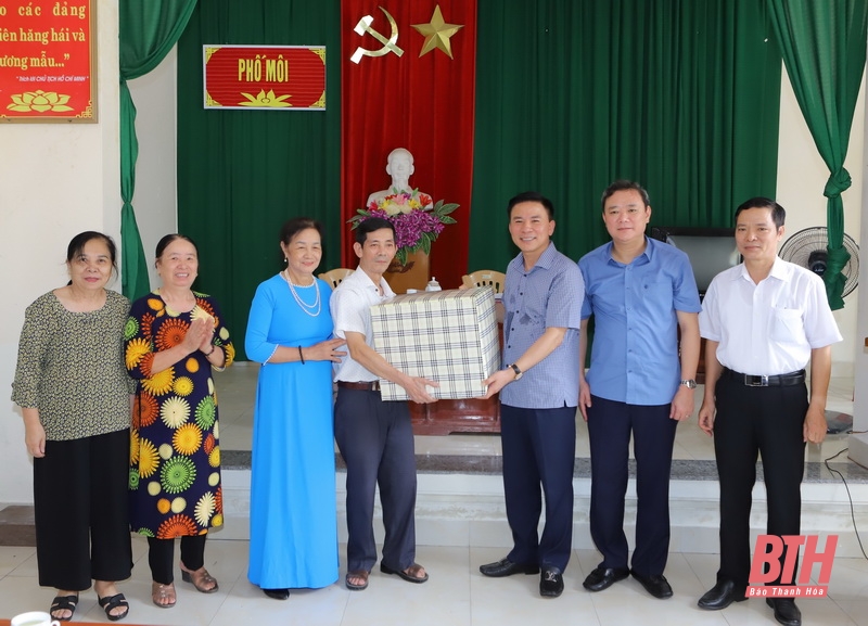 Bí thư Tỉnh ủy Đỗ Trọng Hưng dự sinh hoạt Chi bộ cùng đảng viên phố Môi