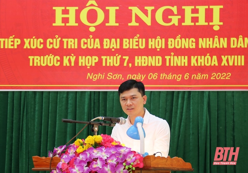 Chủ tịch UBND tỉnh Đỗ Minh Tuấn và các đại biểu HĐND tỉnh tiếp xúc cử tri thị xã Nghi Sơn