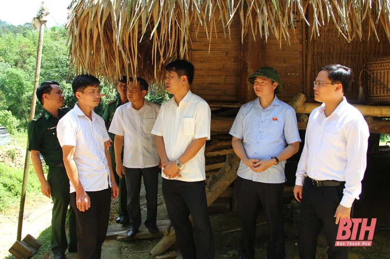 Trưởng ban Tuyên giáo Tỉnh ủy Đào Xuân Yên và các đại biểu HĐND tỉnh tiếp xúc cử tri huyện Lang Chánh