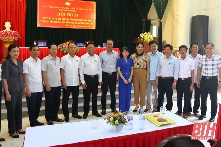 Phó Bí thư Tỉnh ủy Trịnh Tuấn Sinh và Tổ đại biểu HĐND tỉnh tiếp xúc cử tri thành phố Sầm Sơn