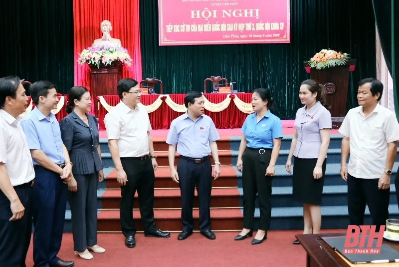 Phó Bí thư Thường trực Tỉnh ủy, Trưởng đoàn ĐBQH tỉnh Thanh Hoá Lại Thế Nguyên tiếp xúc cử tri huyện Cẩm Thủy