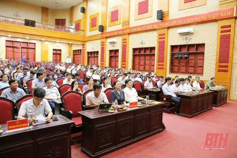 Phó Bí thư Thường trực Tỉnh ủy, Trưởng đoàn ĐBQH tỉnh Thanh Hoá Lại Thế Nguyên tiếp xúc cử tri huyện Cẩm Thủy