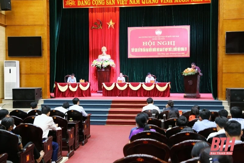 Phó Bí thư Thường trực Tỉnh ủy, Trưởng đoàn ĐBQH tỉnh Thanh Hoá Lại Thế Nguyên tiếp xúc cử tri huyện Cẩm Thủy