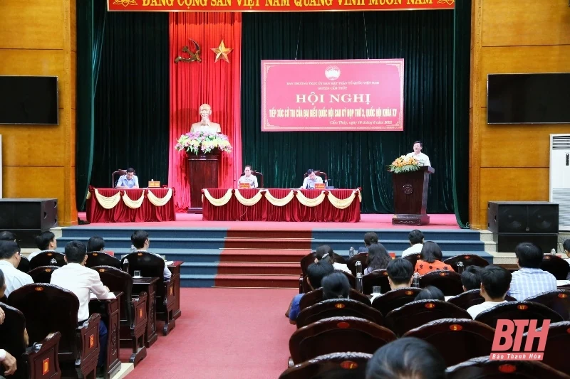 Phó Bí thư Thường trực Tỉnh ủy, Trưởng đoàn ĐBQH tỉnh Thanh Hoá Lại Thế Nguyên tiếp xúc cử tri huyện Cẩm Thủy