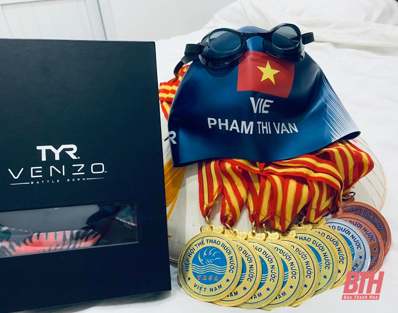 Kình ngư Phạm Thị Vân lập kỷ lục về số huy chương giành được tại Giải bơi vô địch các nhóm tuổi quốc gia