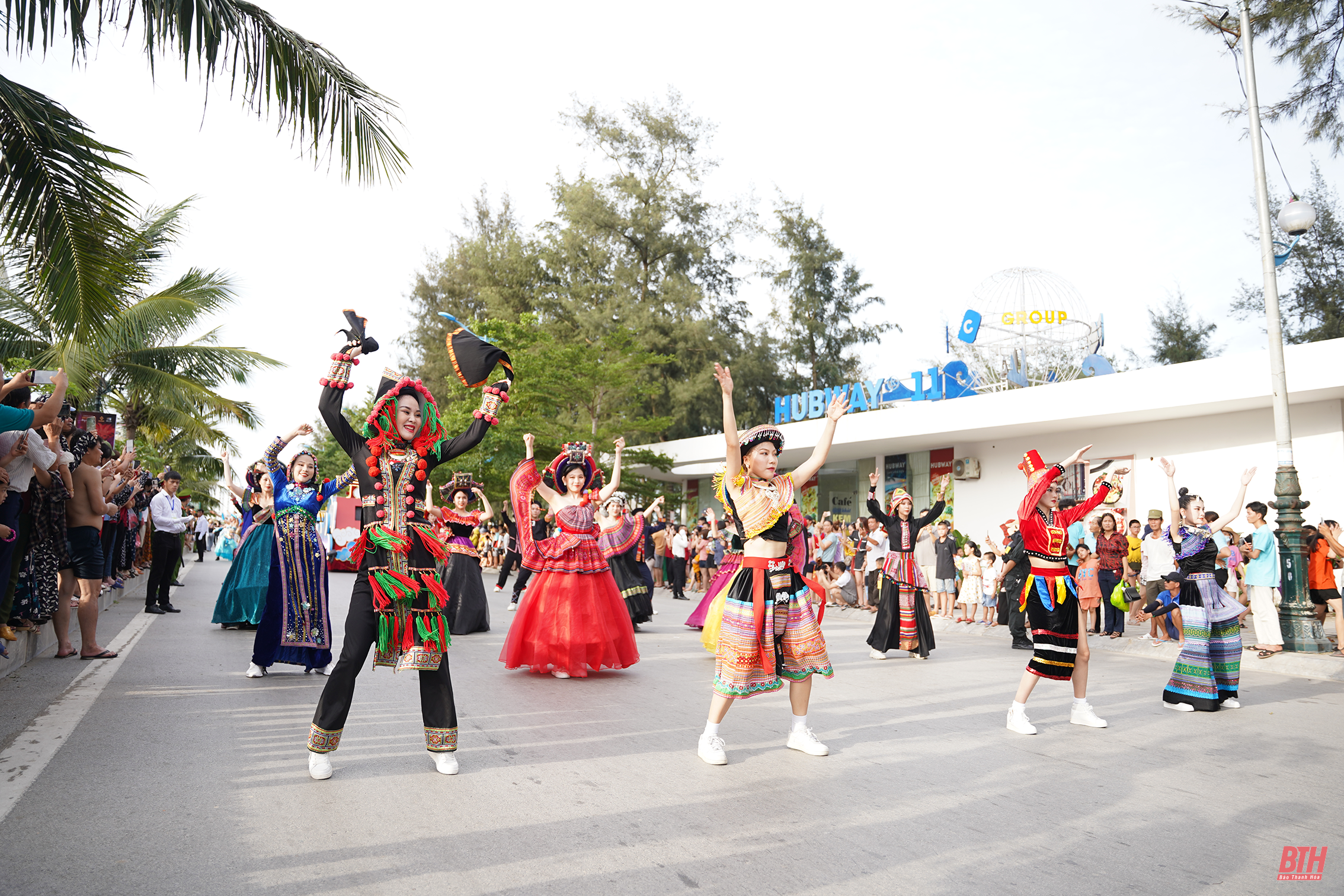 [Video] - Tưng bừng Lễ hội Carnival Sầm Sơn 2022