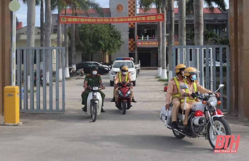 Công an huyện Hậu Lộc ra quân cao điểm kiểm tra xử lý các hành vi vi phạm về trật tự an toàn giao thông