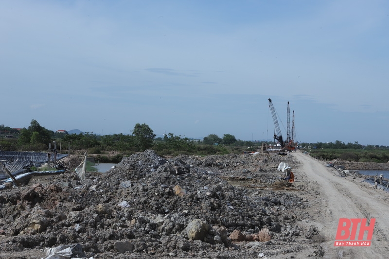 Bí thư Tỉnh ủy Đỗ Trọng Hưng kiểm tra tiến độ thi công một số công trình giao thông, xây dựng tại huyện Hoằng Hóa