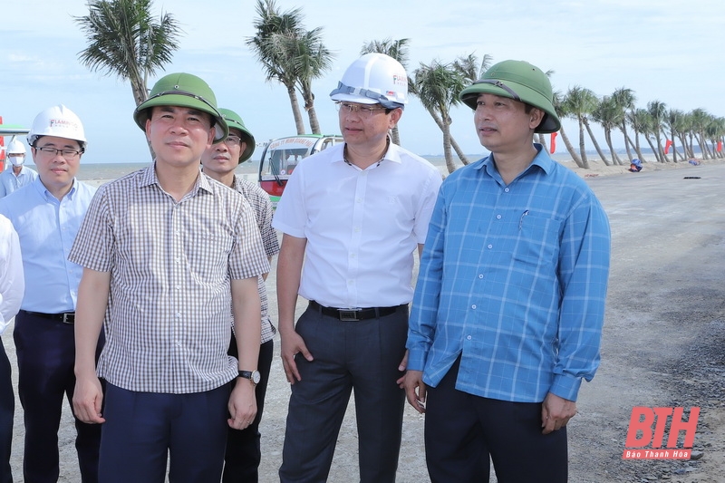 Bí thư Tỉnh ủy Đỗ Trọng Hưng kiểm tra tiến độ thi công một số công trình giao thông, xây dựng tại huyện Hoằng Hóa