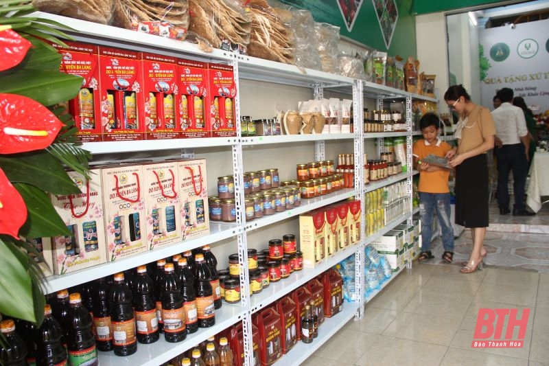 Khai trương cửa hàng quà tặng sản phẩm OCOP tỉnh Thanh Hóa