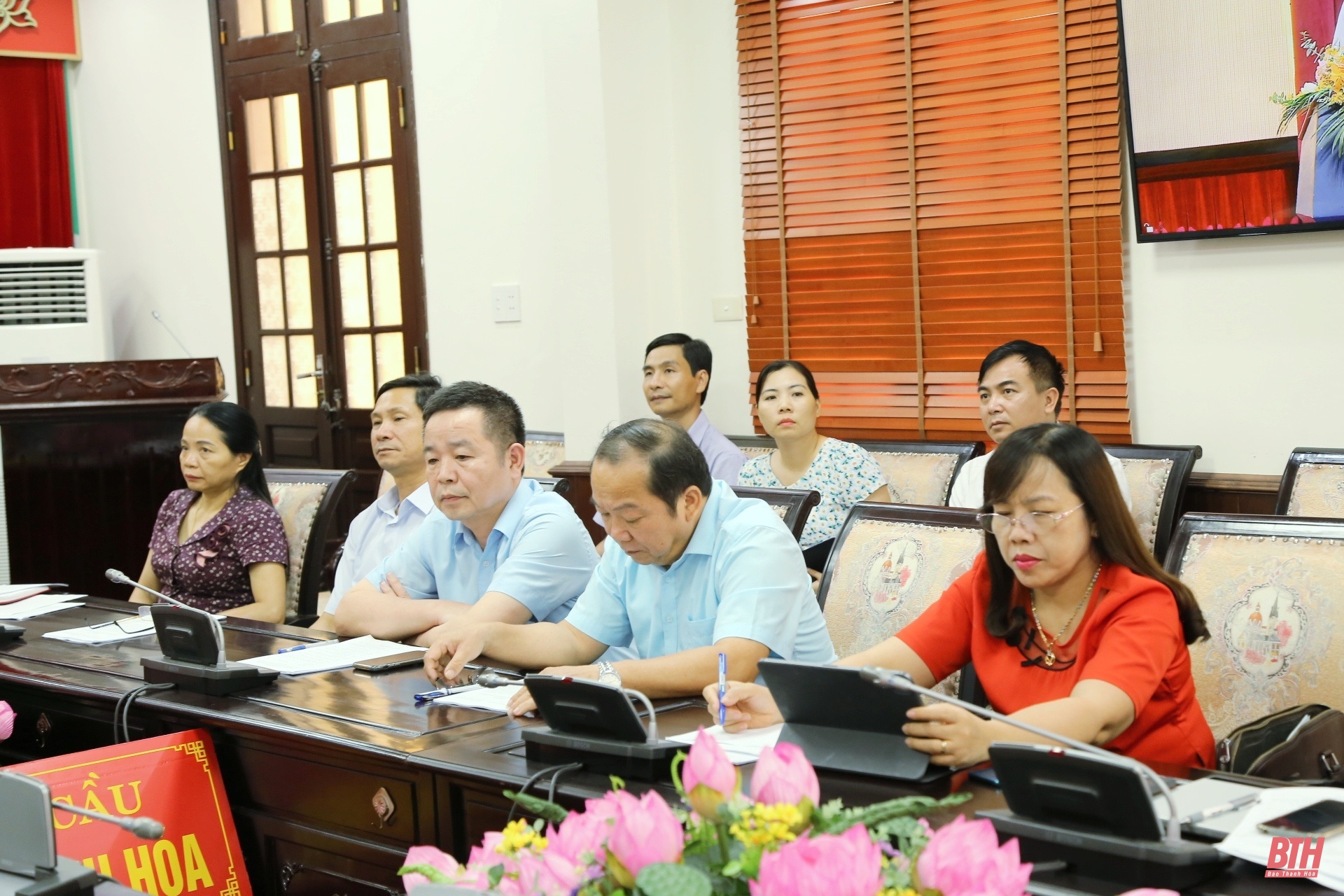 Quán triệt, triển khai Kết luận số 12-KL/TW của Bộ Chính trị về công tác người Việt Nam ở nước ngoài trong tình hình mới