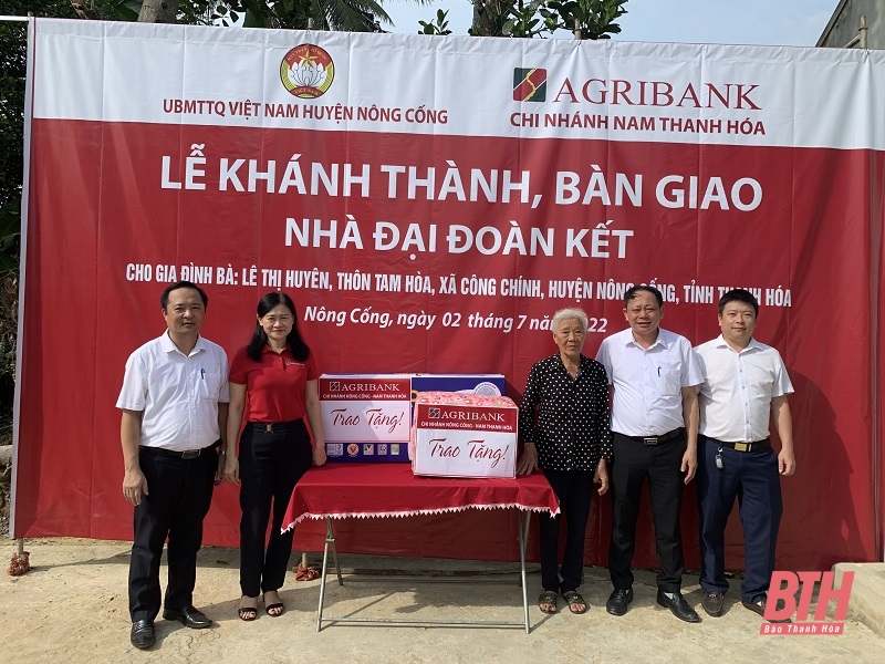 Agribank Nam Thanh Hóa bàn giao nhà đại đoàn kết cho hộ nghèo tại huyện Nông Cống