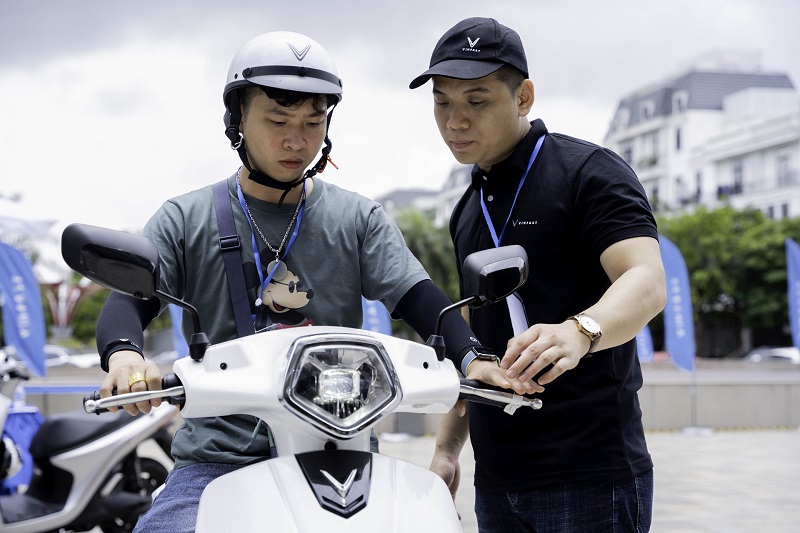 Xăng tăng chóng mặt, xe máy điện VinFast “giải cứu” người dùng Việt