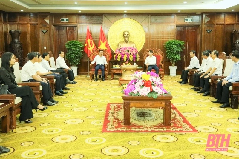 Đồng chí Bí thư Tỉnh ủy Đỗ Trọng Hưng viếng các Anh hùng liệt sĩ tại các nghĩa trang TP Cần Thơ, tỉnh Hậu Giang và Tây Ninh